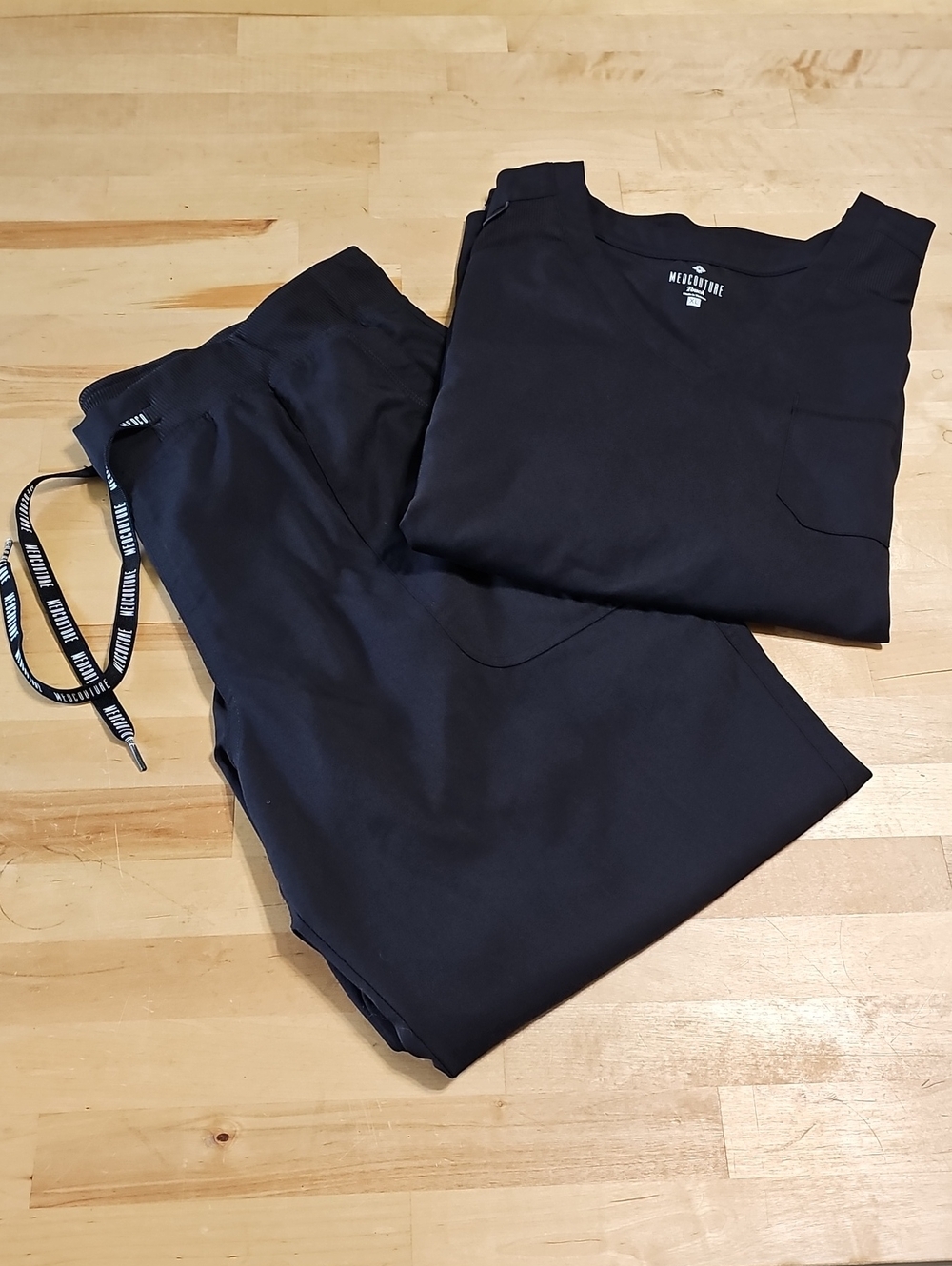 Med Couture Touch Black Scrub Set XL V-Neck Top & Jogger Pants